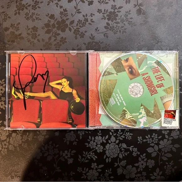 *NEW IN-HAND* Taylor Swift- The Life of a Showgirl Signed CD Insert #4 - Picture 2 of 6